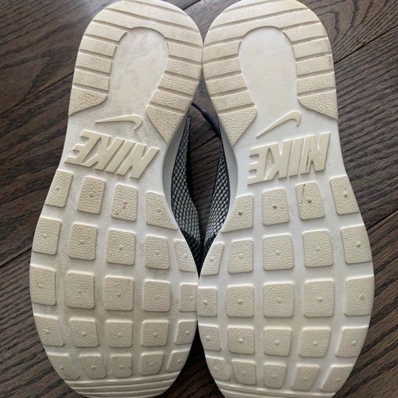 Nike Tennis Shoes - Picture 2 of 3